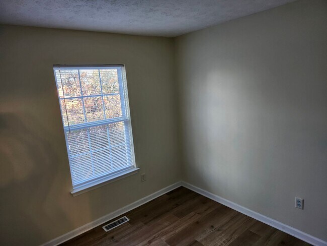 Building Photo - For Rent: Harrisonburg 3 BR, 2.5 Bath Townhouse