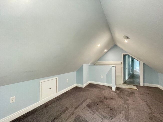 Building Photo - 139 W Hollis St