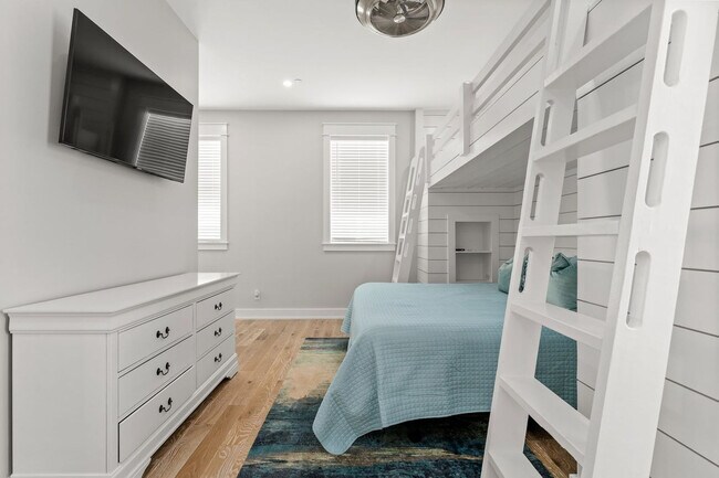 Building Photo - 14300 Front Beach Rd