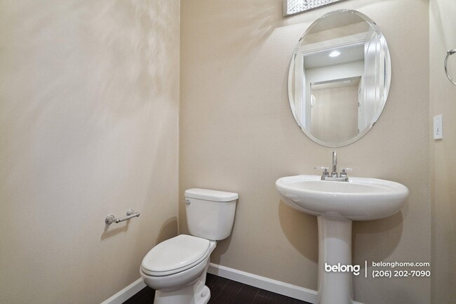 Building Photo - 16112-16181 81 Ave E