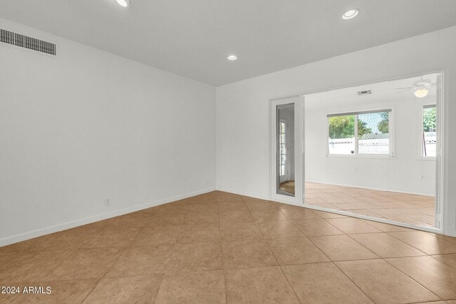 Building Photo - 3660 N 52nd St