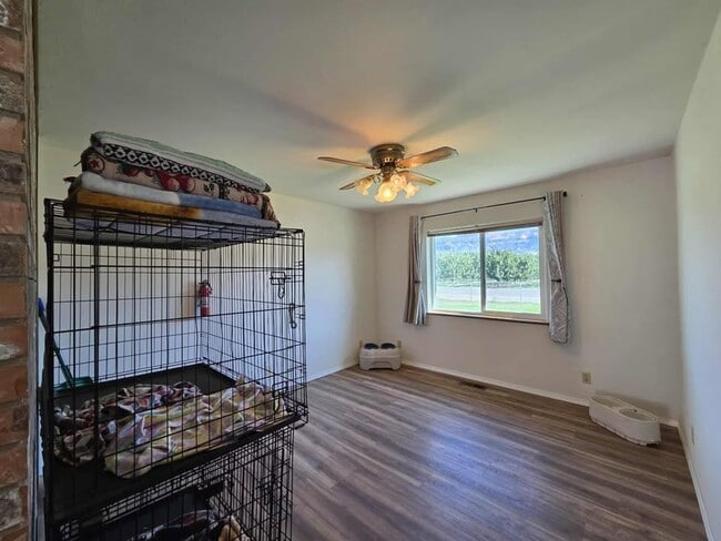 Building Photo - Large 3 Bedroom, 2.5 Bath on Beautiful, HU...