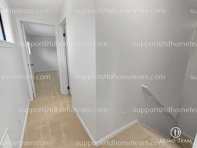 Building Photo - "Charming 3-Bed Home in Renton with Granite Touches & Gleaming Hardwood Floors!"