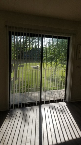 Screen Balcony - 138 E Bailey Rd