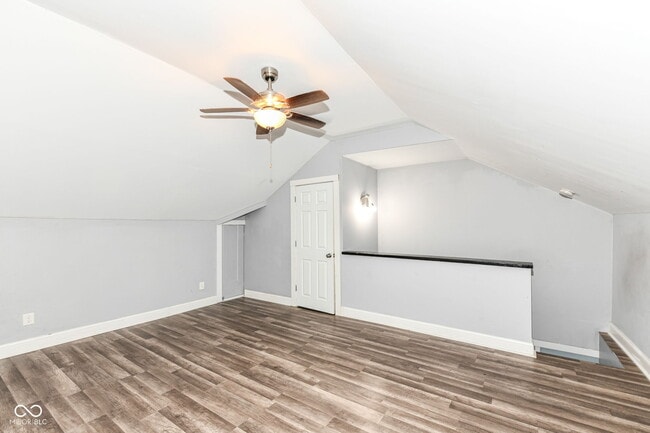 Building Photo - 3458 N Kenwood Ave