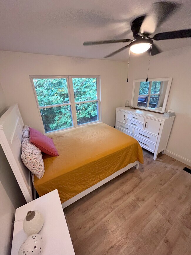 Building Photo - 1140 Park Hill Cir