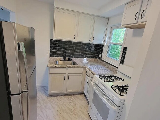 Building Photo - 26548 Eton Ave