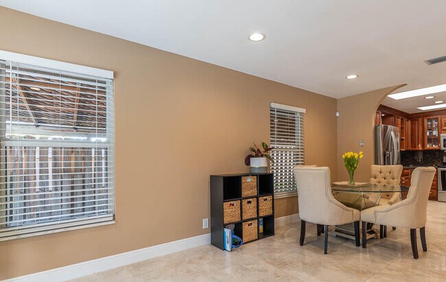 Building Photo - 5290 Pine Tree Dr