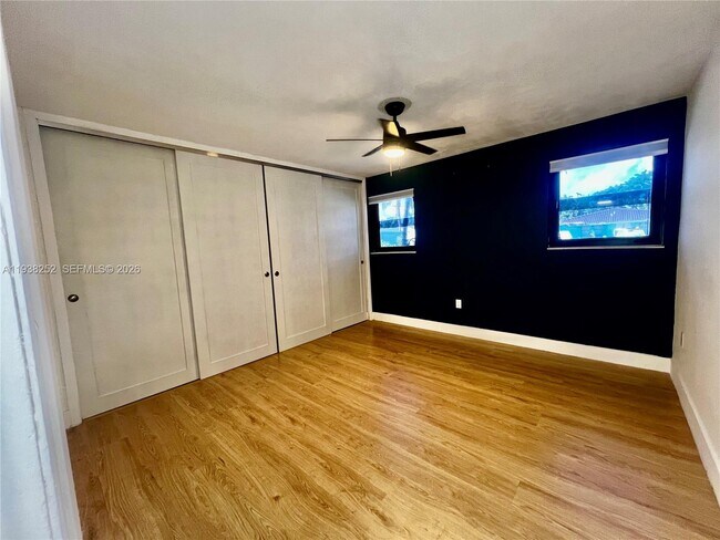 Building Photo - 3522 SW 25th St