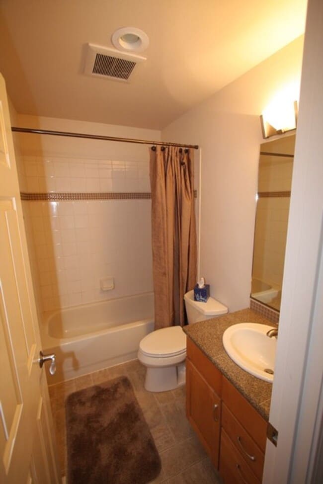 Building Photo - 3 Bed, 2.5 Bath Condo in Eagle River