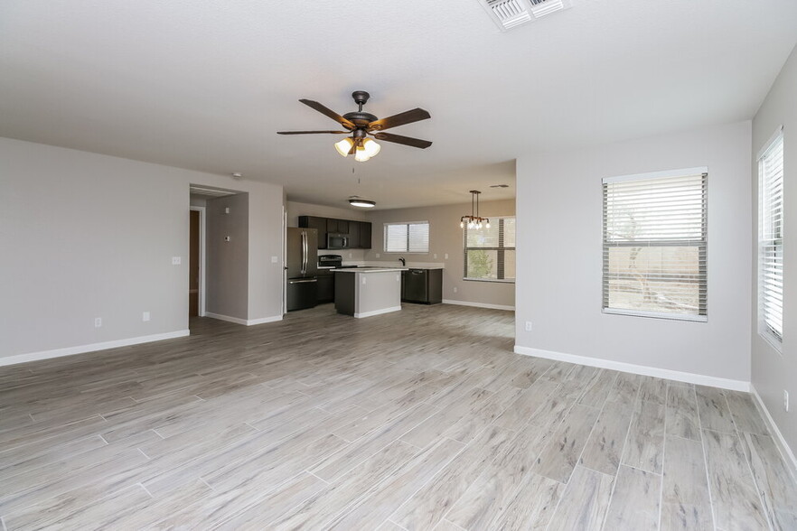 Building Photo - 2466 E Hazeltine Way