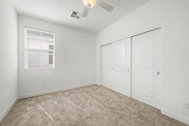 Building Photo - 5512 S Dillon Cir