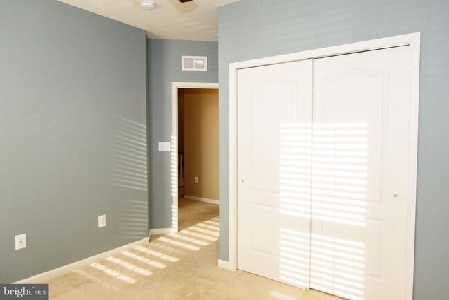 Building Photo - 23548 Hopewell Manor Terrace