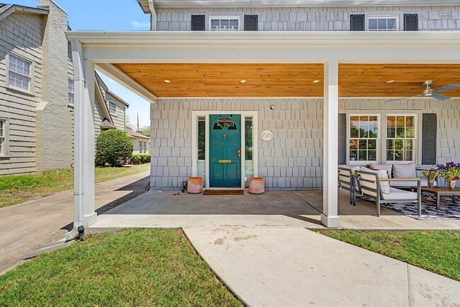 Building Photo - Fully Furnished Maple Ridge Home