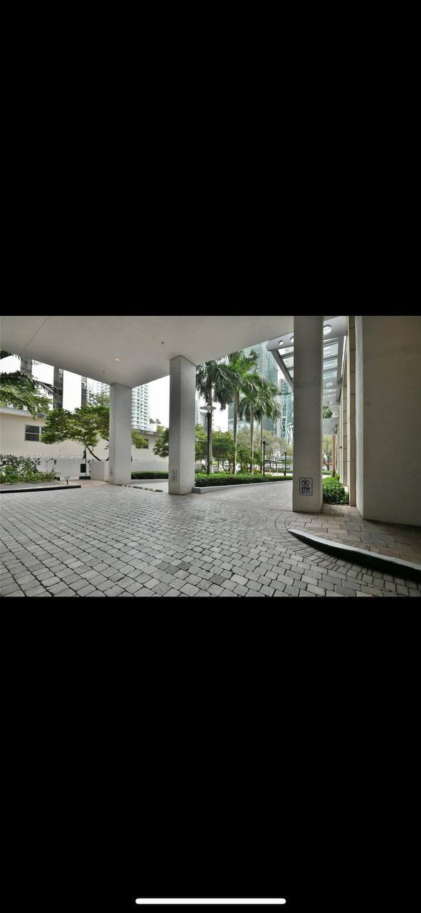 Building Photo - 1060 Brickell Ave