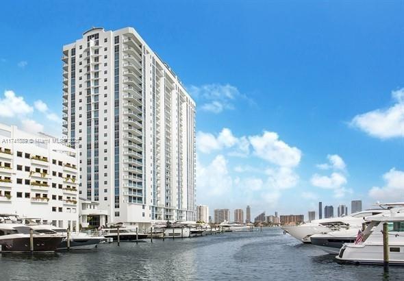 Building Photo - 17301 Biscayne Blvd