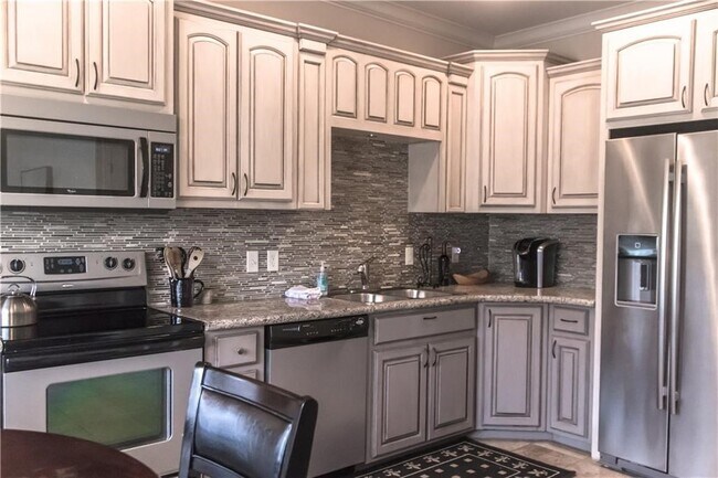 Building Photo - 608 SW 5th St