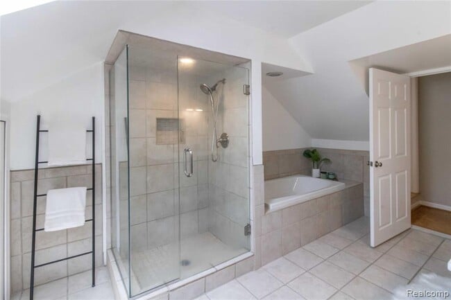 Building Photo - 1834 Fairview St