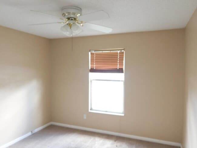 Building Photo - 22 Sandalwood Ct