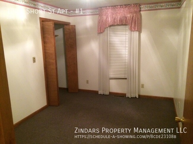 Building Photo - 2 bedroom 1 bath apartment with open floor...