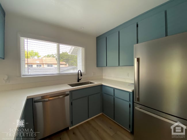 Building Photo - 2BD/2BA Upstairs Duplex with Garage