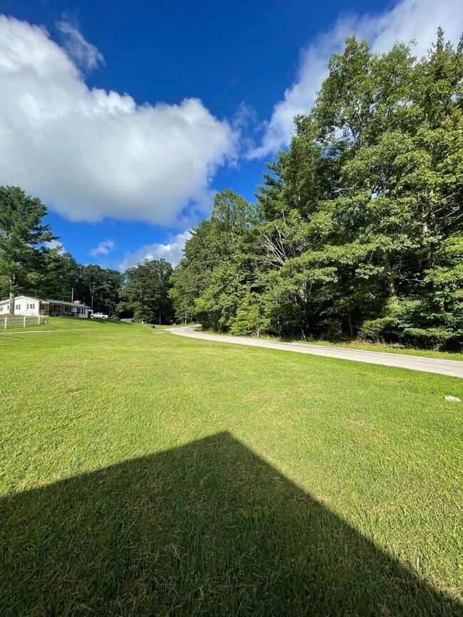 Building Photo - Quaint Country Cottage On Large Lot Near Downtown Blacksburg