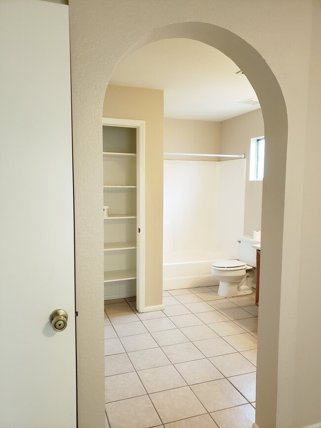 Building Photo - COMING SOON! Peoria Townhouse