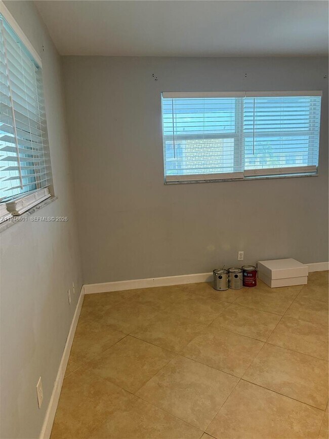 Building Photo - 3212 NE 10th St