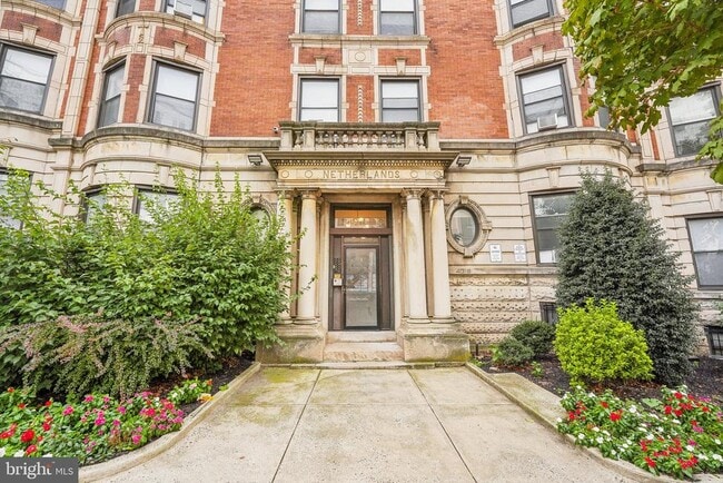 Building Photo - 4300 Chestnut St