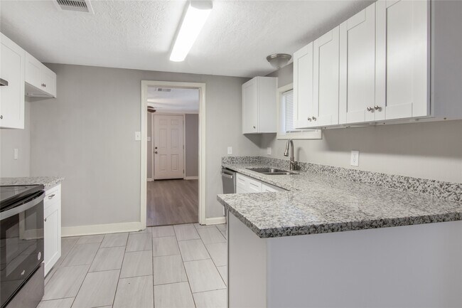 Building Photo - 4401 Elmwood St