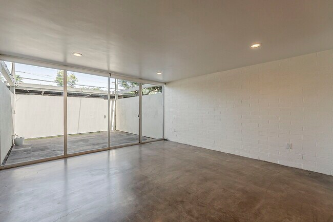 Building Photo - 4411 N 40th St