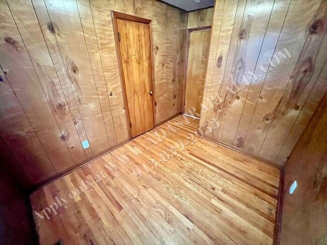 Building Photo - Darling 4 Bed 2 Bath Ranch in Olathe-Available NOW!!