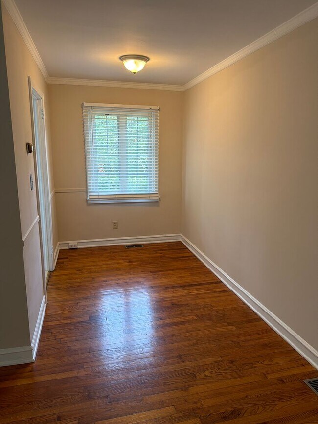 Building Photo - 1818 Jameston Dr