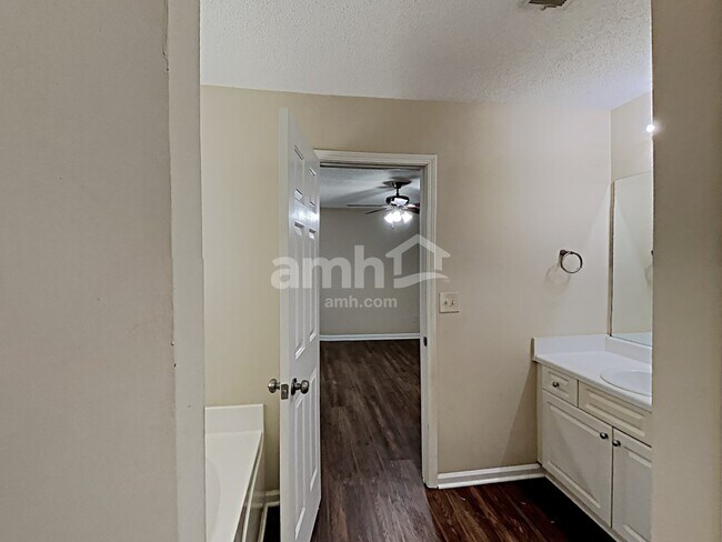 Building Photo - 209 Signet Ct