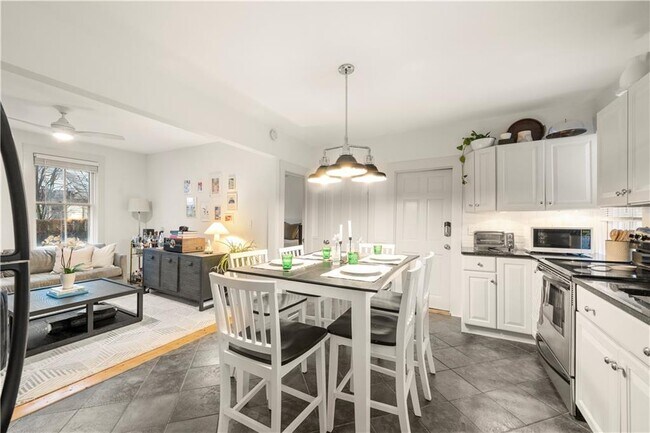 Building Photo - 33 Marsh St