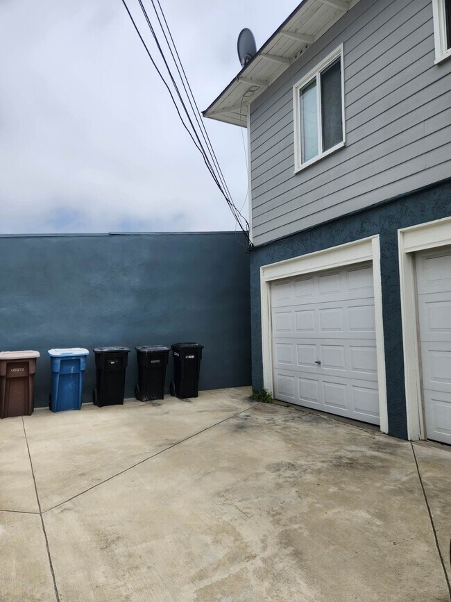 Building Photo - 330 Avenida Cabrillo