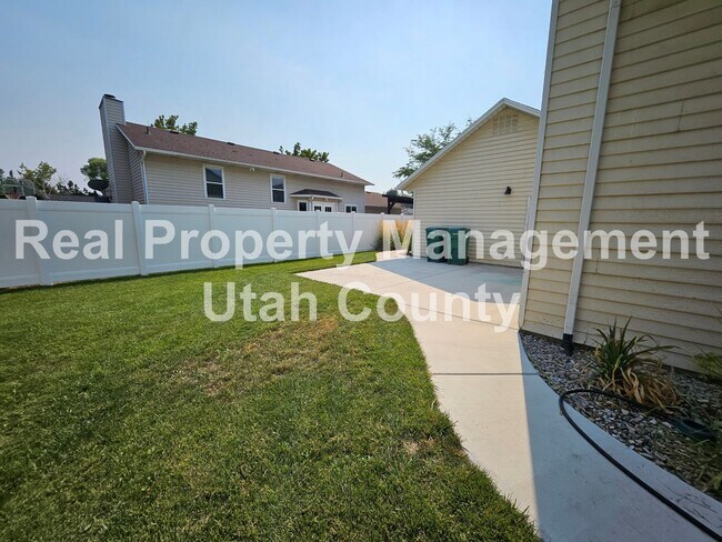 Building Photo - Qualify With 2.5x Rent in Income. Plus Hal...