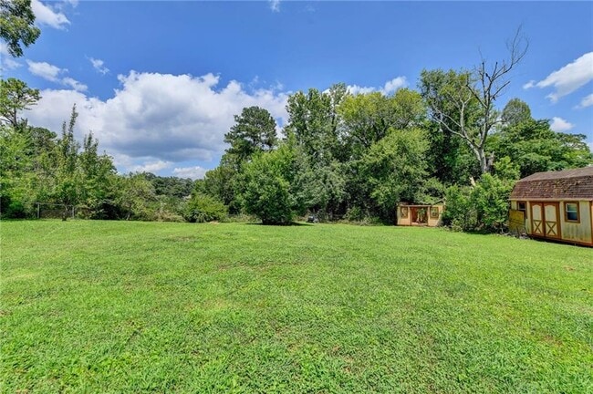 Building Photo - 6085 Glenridge Dr