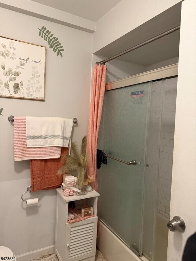 Building Photo - 43 Chestnut St