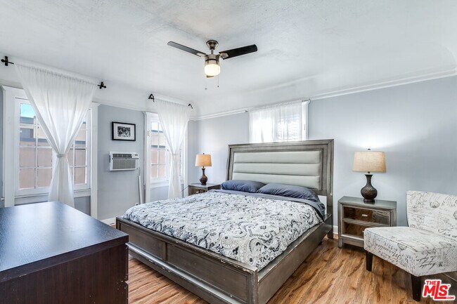 Building Photo - 137 Rexford Dr