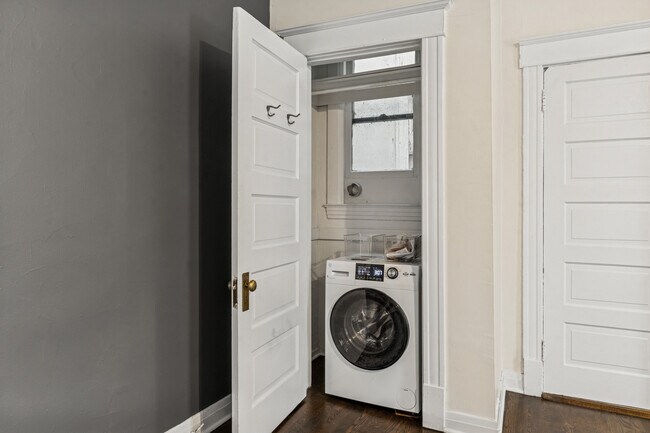 Building Photo - 2159 N Seminary Ave