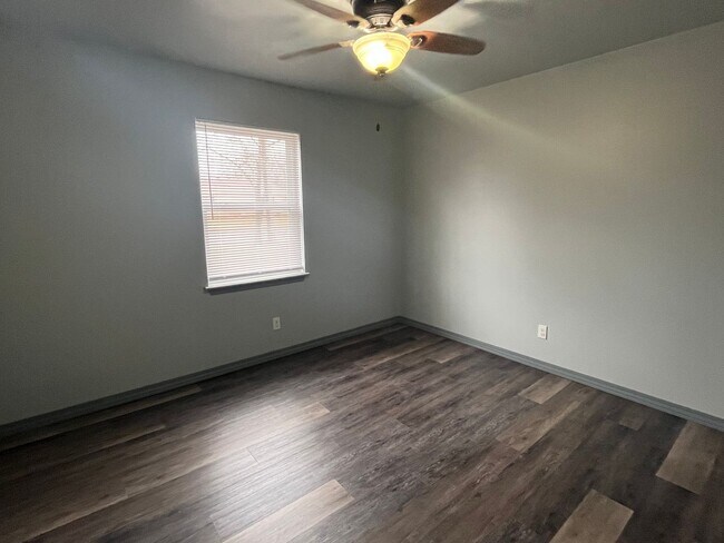 Building Photo - 1207 S Hartford Ave