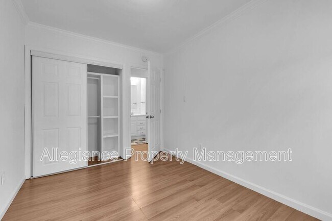 Building Photo - 90 Adams Dr NE