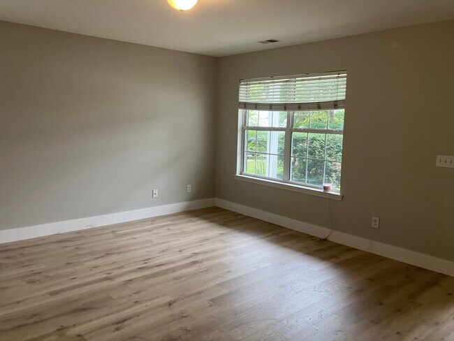 Building Photo - 426 Live Oak Walk