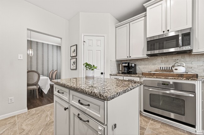 Building Photo - 10223 Kessler Cove Ln