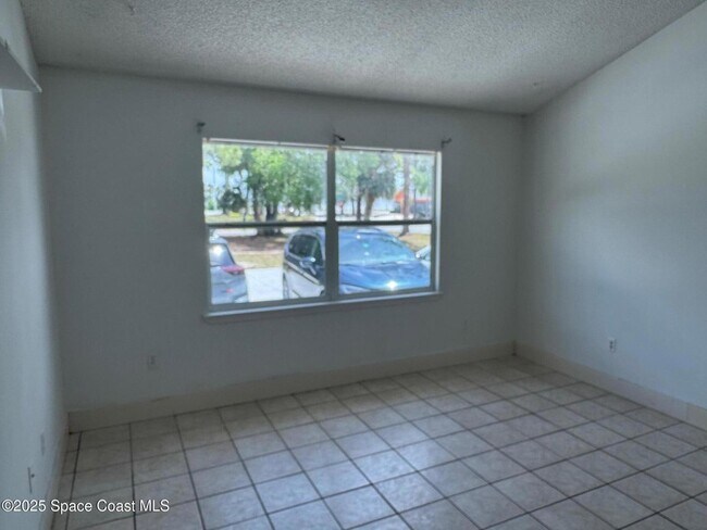 Building Photo - 4230 Mt Vernon Ave