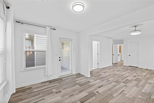 Building Photo - 4228 Laurel Creek Ct SE