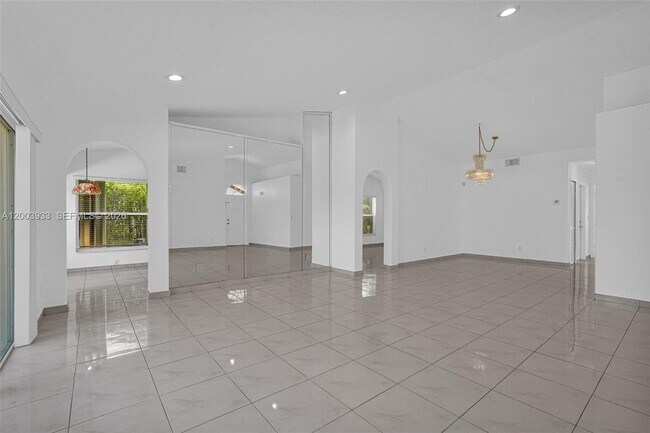 Building Photo - 358 SW 163rd Ave