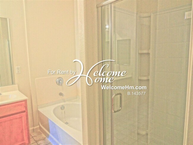Building Photo - Spacious Triana North Townhome