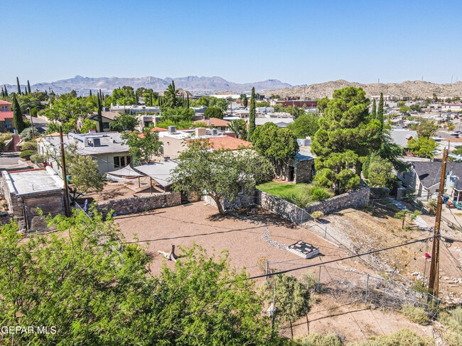 Building Photo - 801 McKelligon Dr